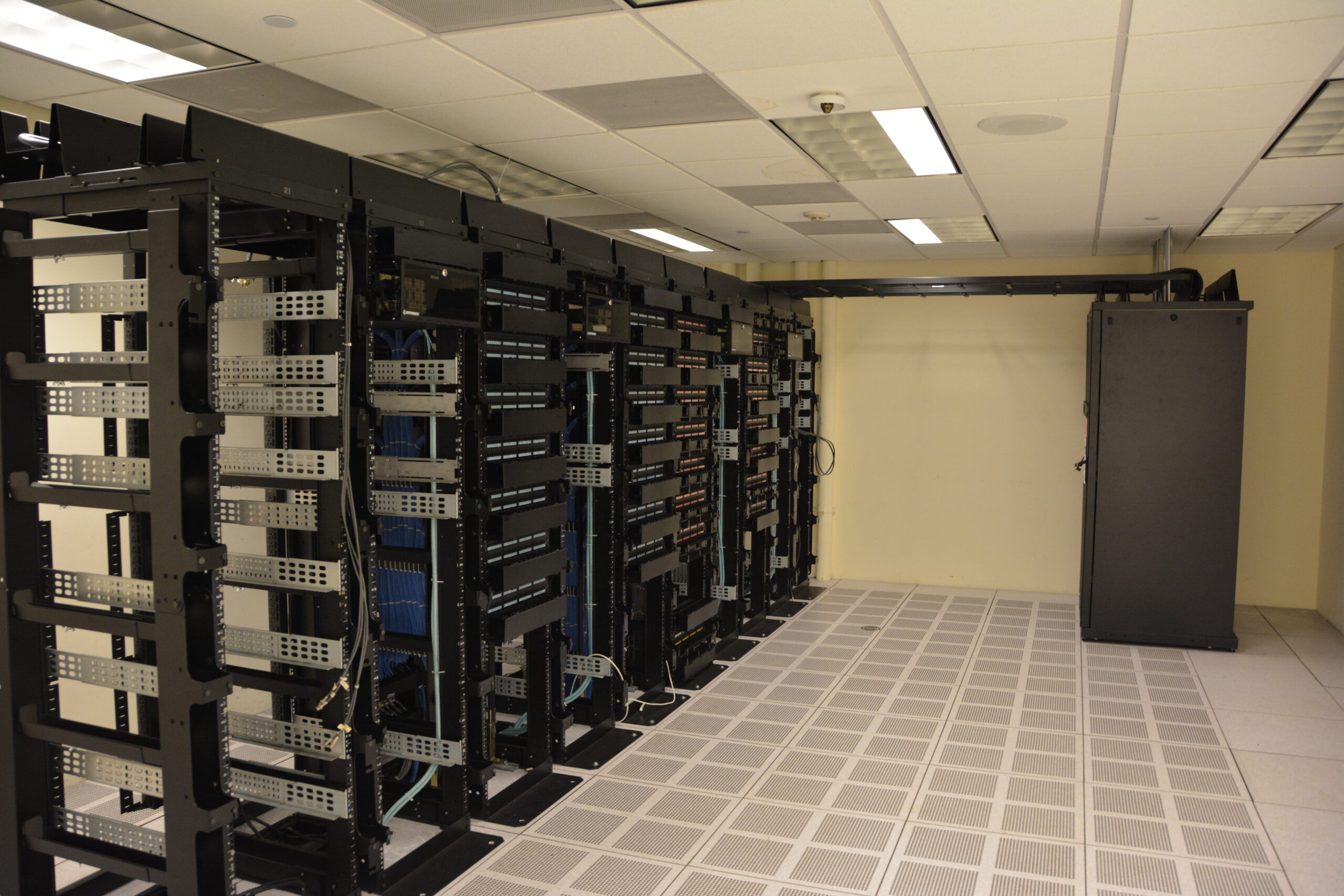 Szerver rack egy adatközpontban